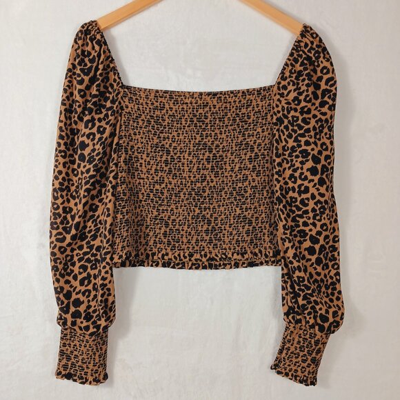 Gianni Bini, NWT Leopard Print Top, Size Large, Smocked Bodice & Sleeve Cuffs - Picture 5 of 16